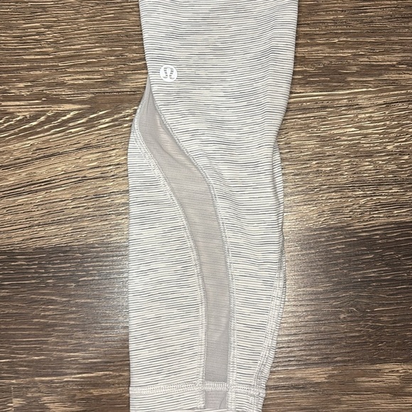 Lululemon Fast and Free 25” size 4 leggings - Picture 3 of 4